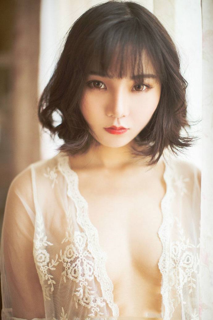 诱人少妇的蕾丝私房写真