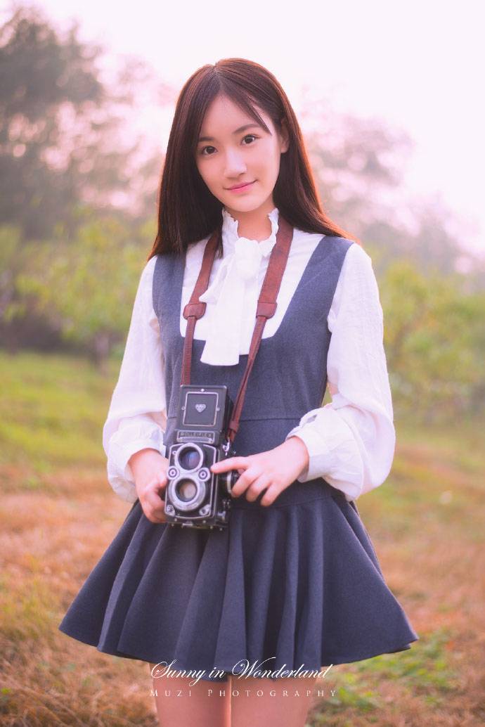 可爱少女的户外写真-4