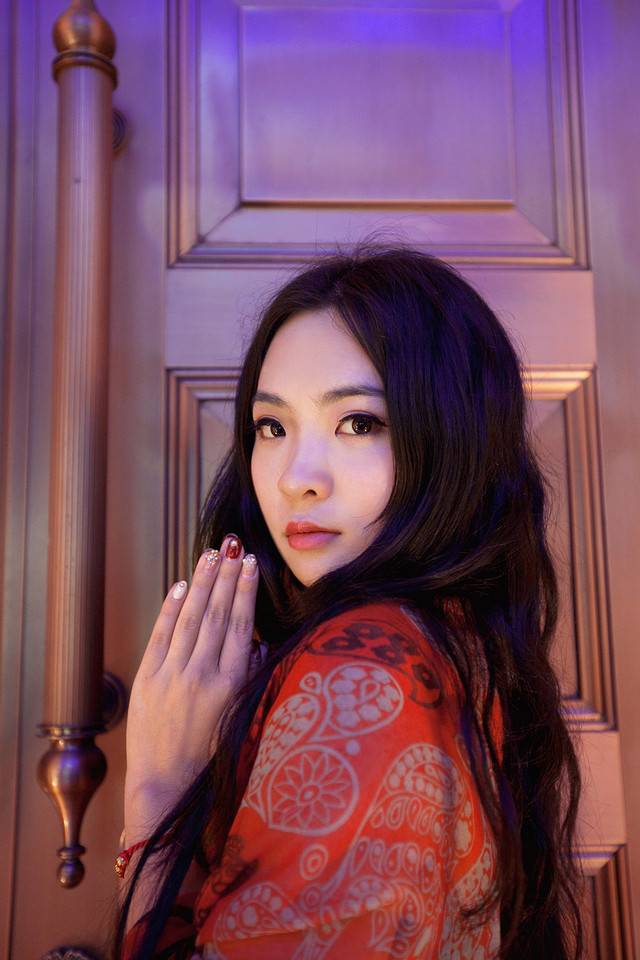 妖娆可人的长发美女