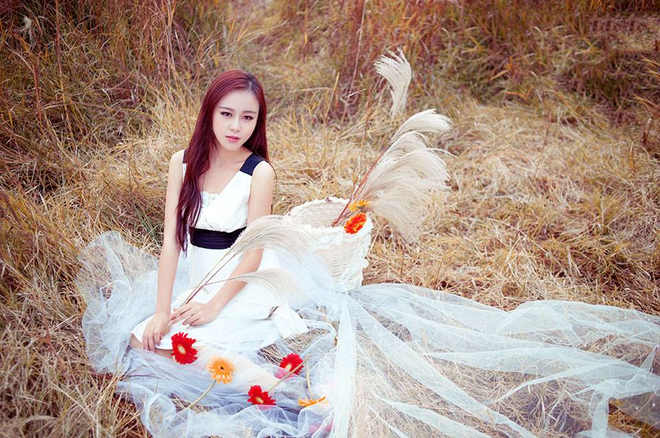 纯白美丽的白皙姑娘-10