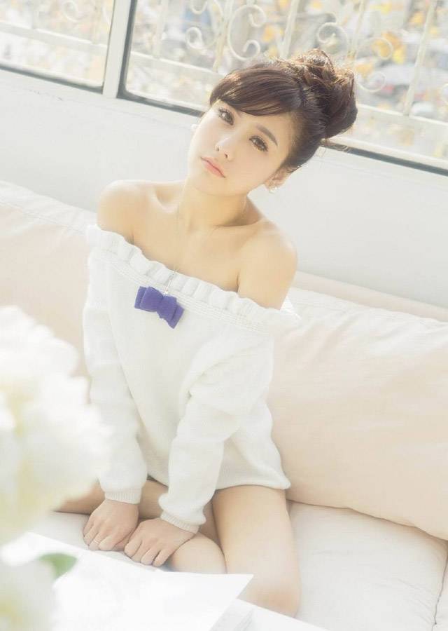 曹安娜香肩微露性感迷人-2