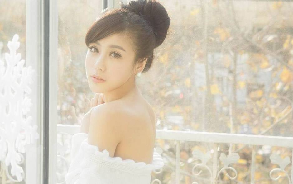 曹安娜香肩微露性感迷人-3