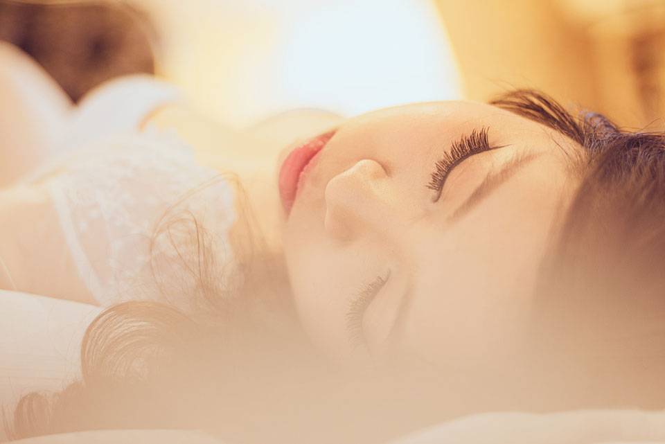 美胸姑娘的忧伤情绪