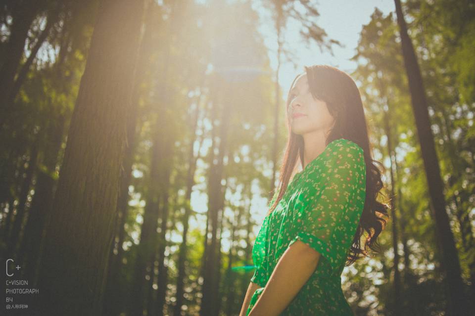 午后下的绿衣姑娘的忧伤-2