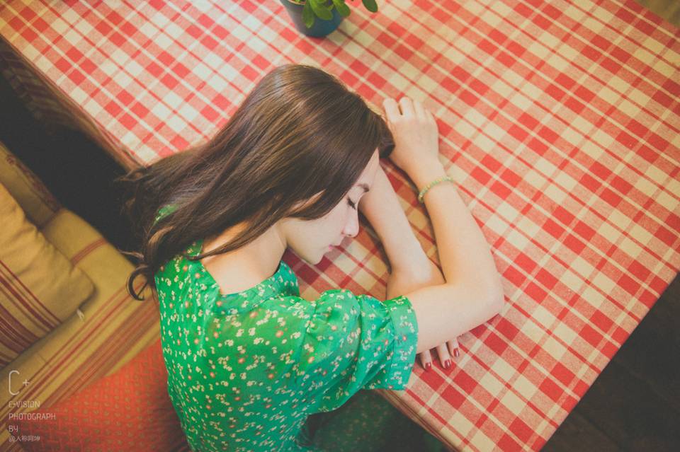 午后下的绿衣姑娘的忧伤-8