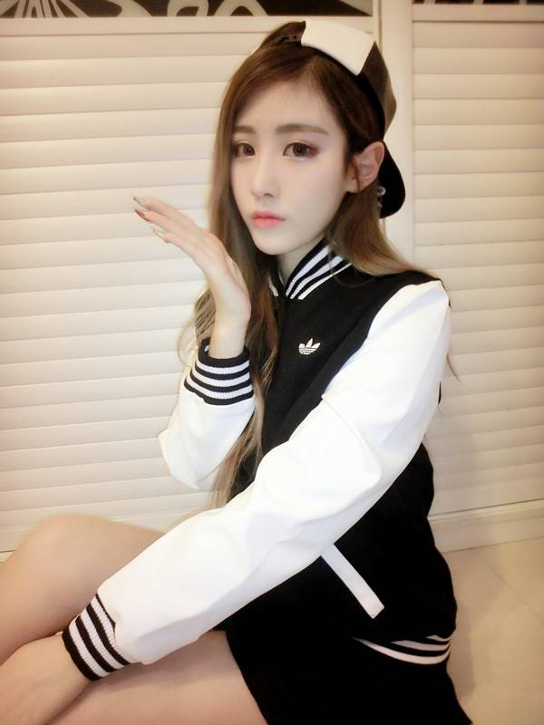 周维娜verna自拍服装照片集锦-4