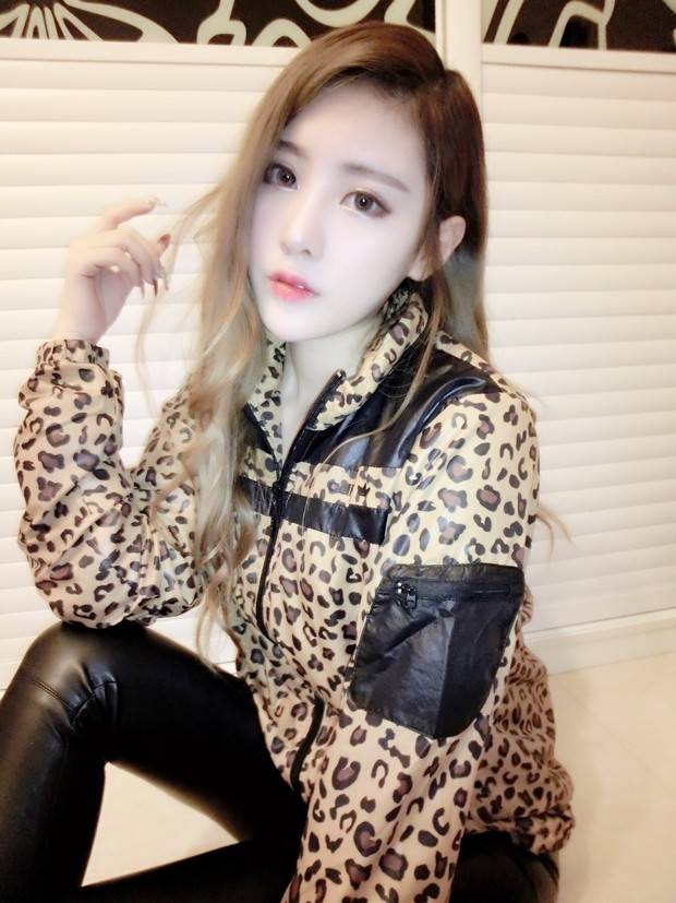 周维娜verna自拍服装照片集锦-5