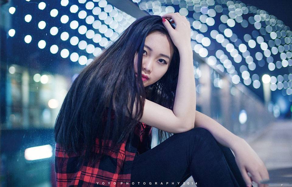 霓虹灯下少女的街拍-5