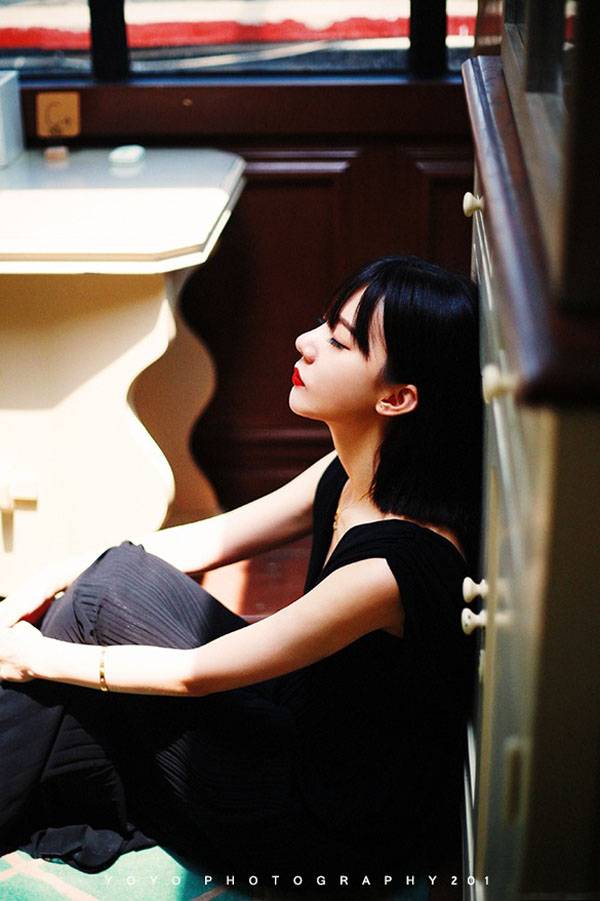 红唇少女的别样忧愁