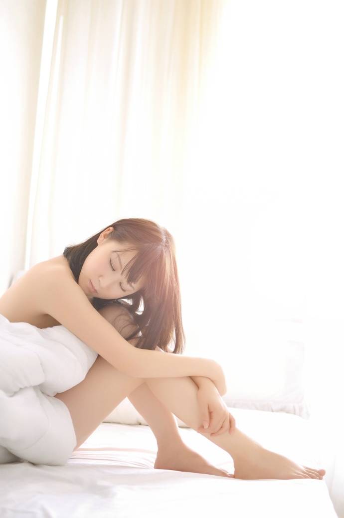 内衣少女的私房床照-6