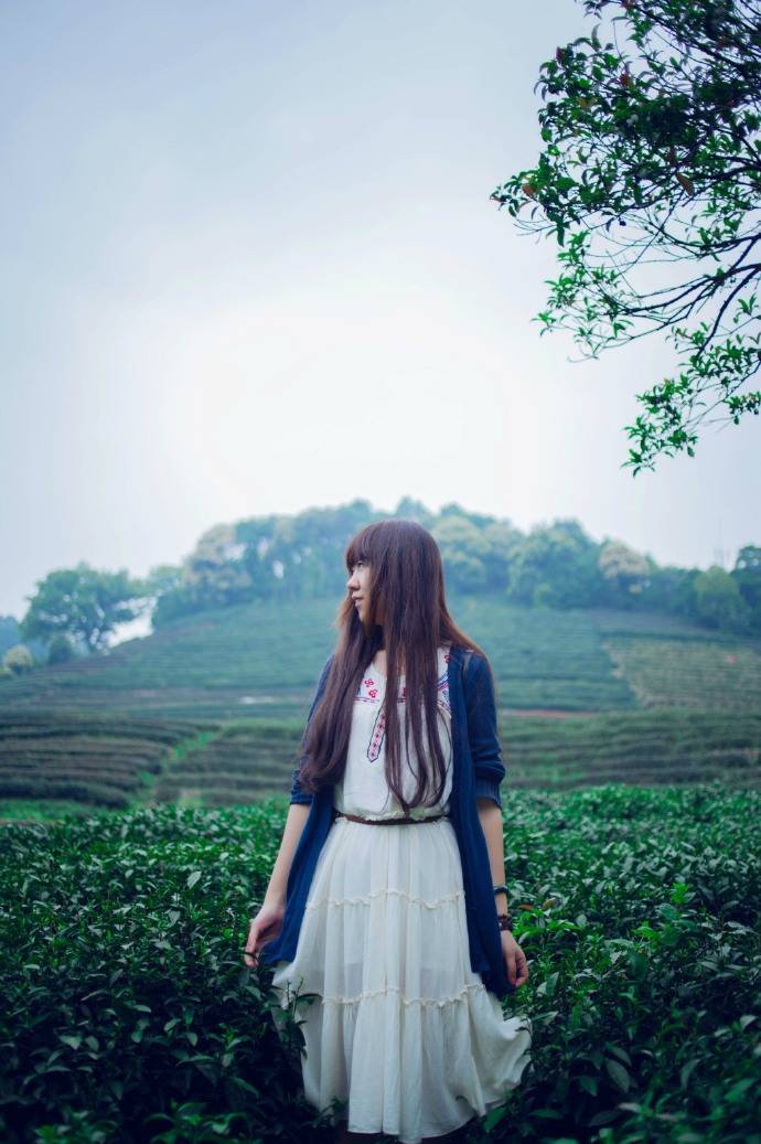 爱笑少女的田野风情-9