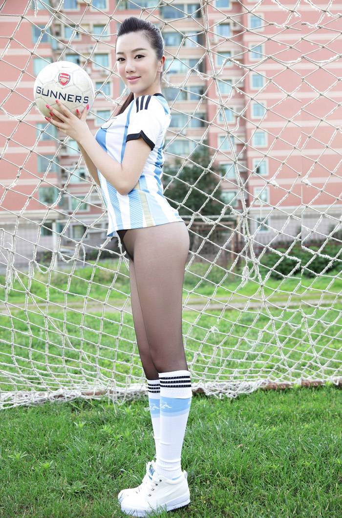 黑丝美女足球宝贝写真 力挺阿根廷队