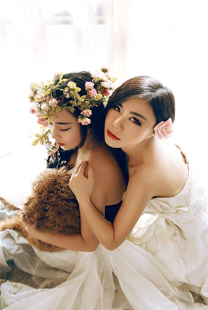 极品美艳姐妹花 美胸极尽展诱惑-2