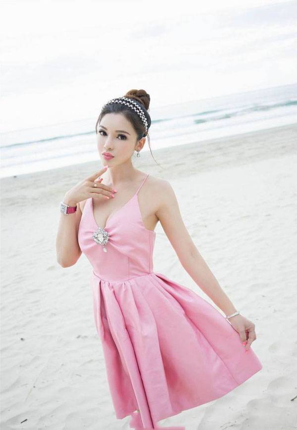 粉红色连衣裙清纯少女秀美胸展性感-5