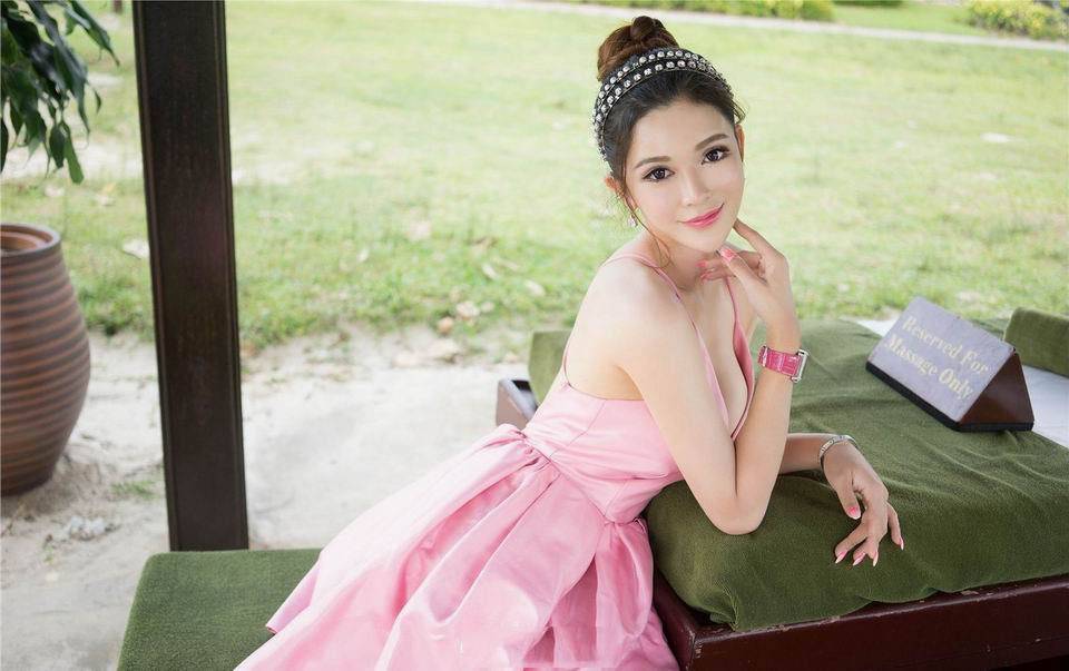 粉红色连衣裙清纯少女秀美胸展性感-8