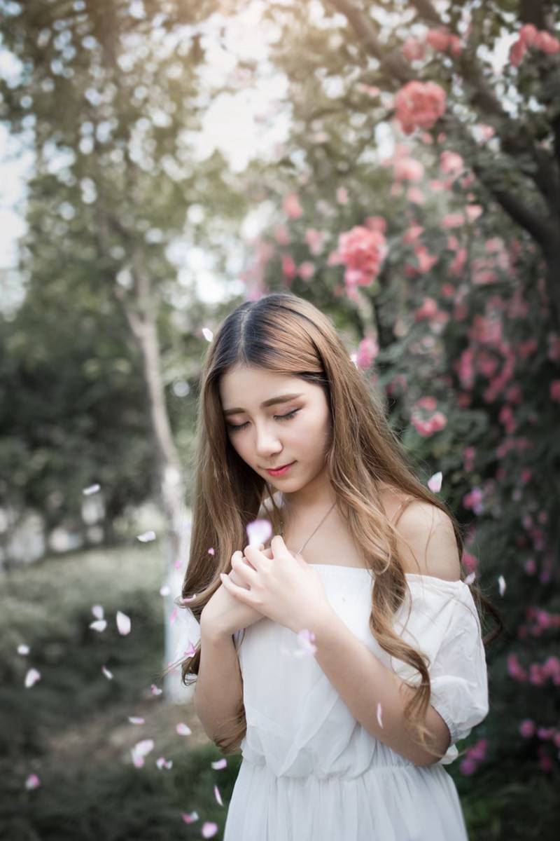 白衣美女室外唯美摄影写真-4