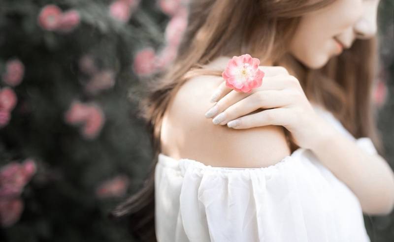 白衣美女室外唯美摄影写真-8