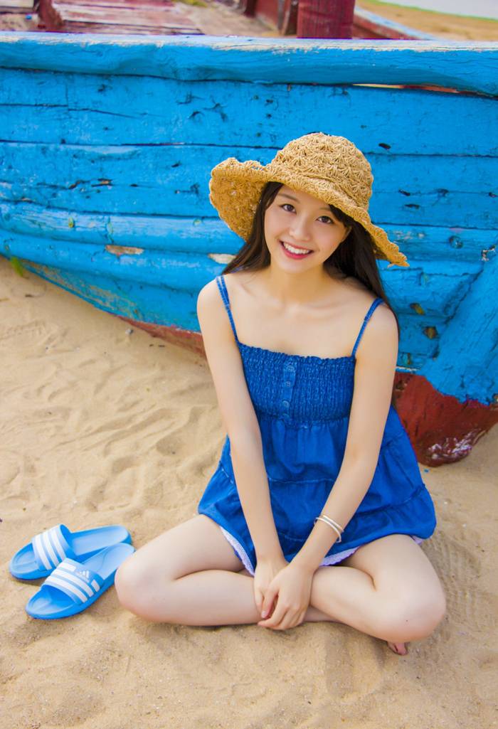 纯情少女身着蓝裙海边唯美写真-6
