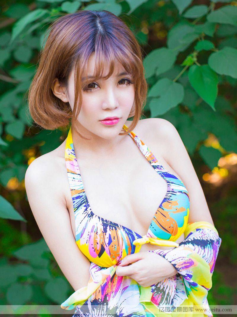 性感少妇Alin美胸露沟性感销魂私房写真-21