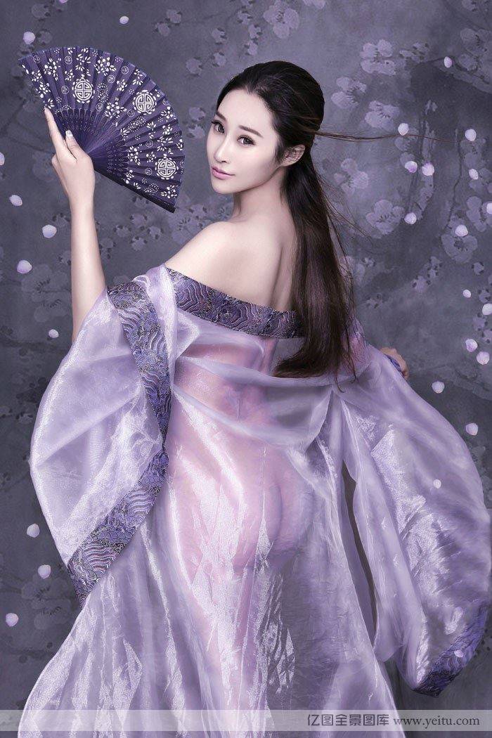 诱惑美女私房百变大尺度性感写真-31