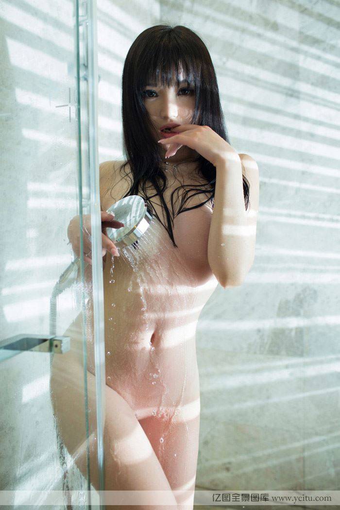 长发美女模特米妮室内激情私房写真-22