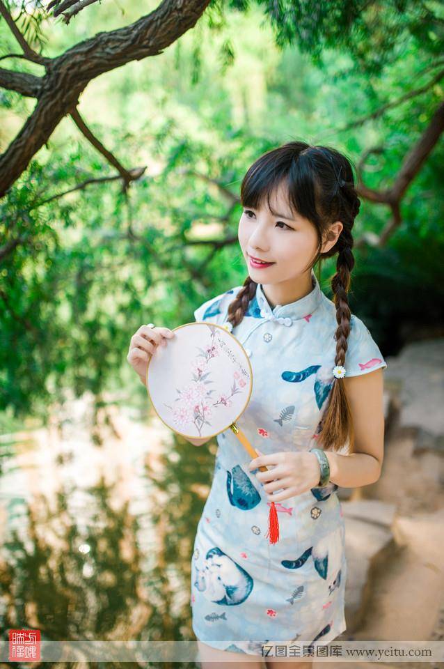 清新旗袍美女快乐时光可爱写真-3