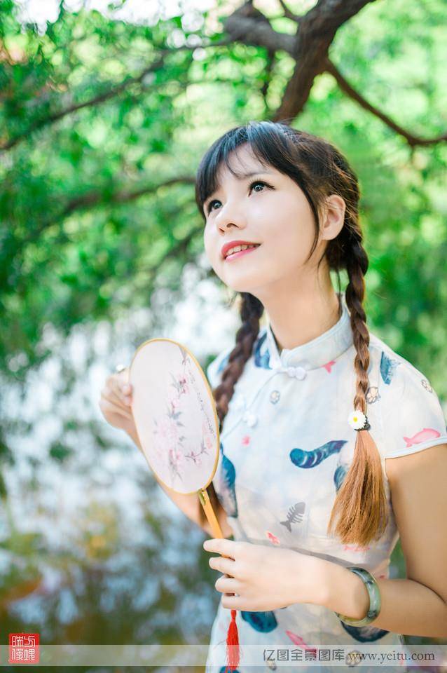 清新旗袍美女快乐时光可爱写真-5