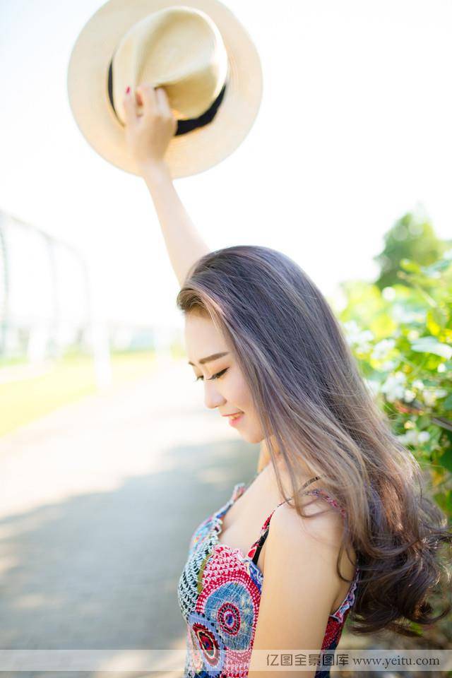 清新长发少女紫藤花下纯情写真-2