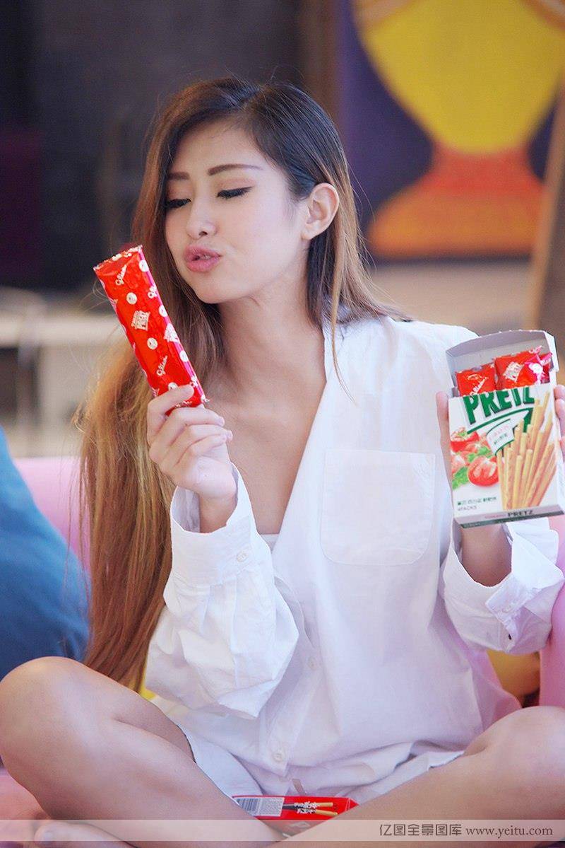 网络美女唐嘉欣白衬衫室内清纯写真