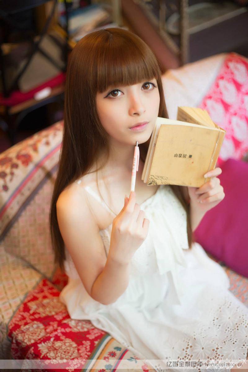 长发美女清纯甜美彰显幸福时光-4