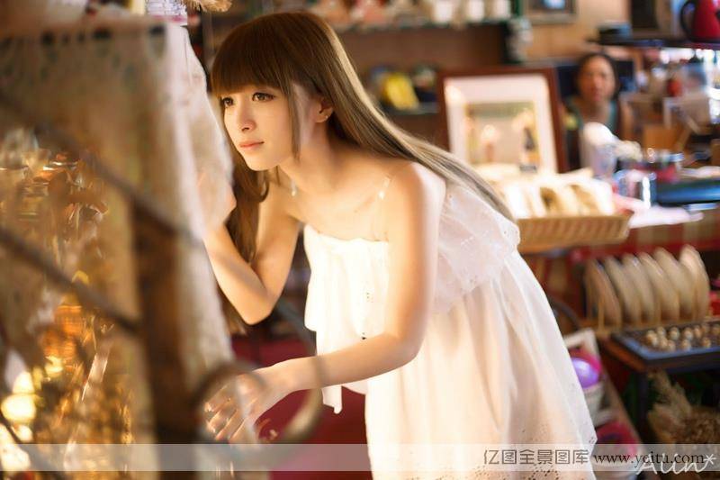 长发美女清纯甜美彰显幸福时光-11