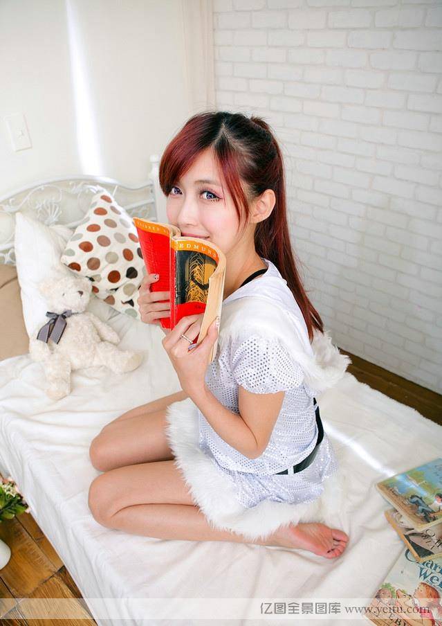 长发美女圣诞节清新甜美写真-9