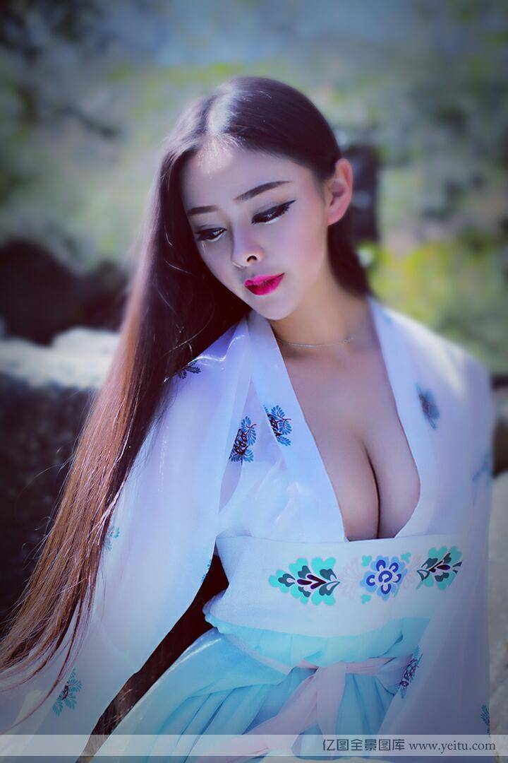 古装美女樱敏儿儿清丽脱俗室外写真-2