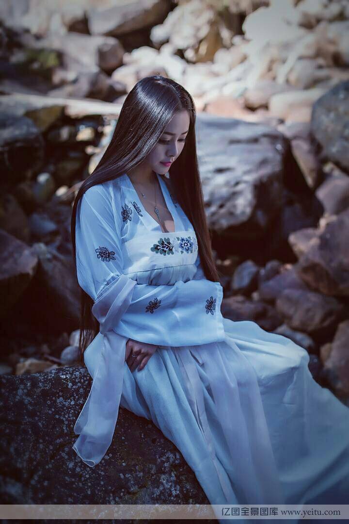 古装美女樱敏儿儿清丽脱俗室外写真-4