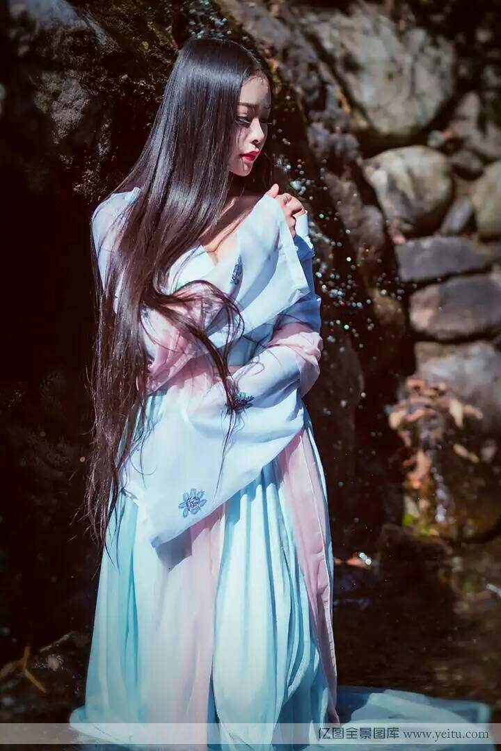 古装美女樱敏儿儿清丽脱俗室外写真-7