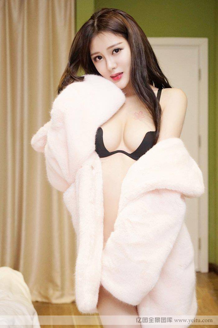 性感美女王乔恩美胸翘臀诱惑私房写真-24