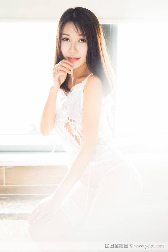 妖艳美女模特宋梓诺魔鬼身材风骚写真-14