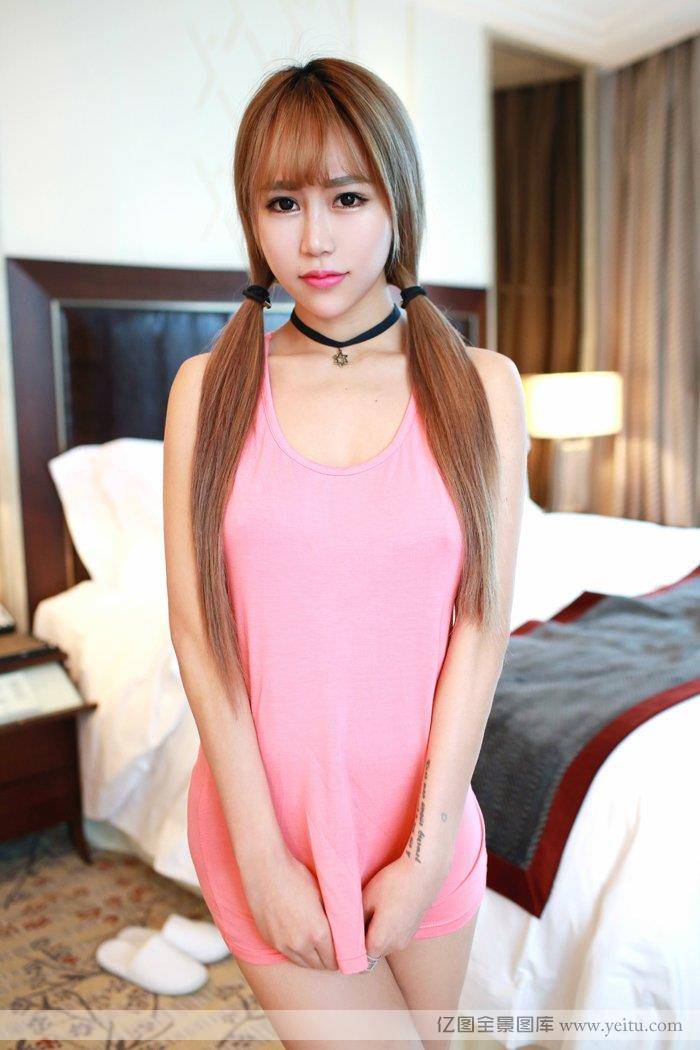 秀人网新人模特何梦兮Stacy红色丝质睡衣激凸私房性感写真-14