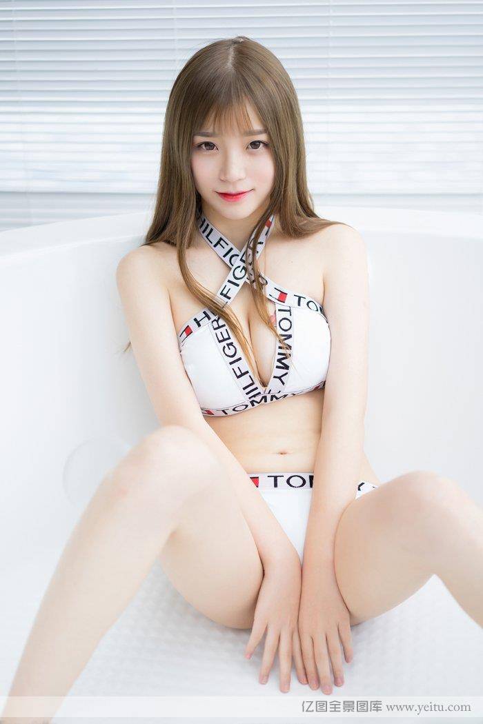 推女神清纯美女程彤颜养眼比基尼稚气脸庞大理旅拍-28