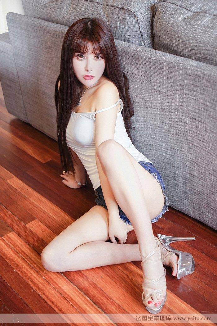 极品尤物美熙搔首弄姿美胸翘臀性感写真-20