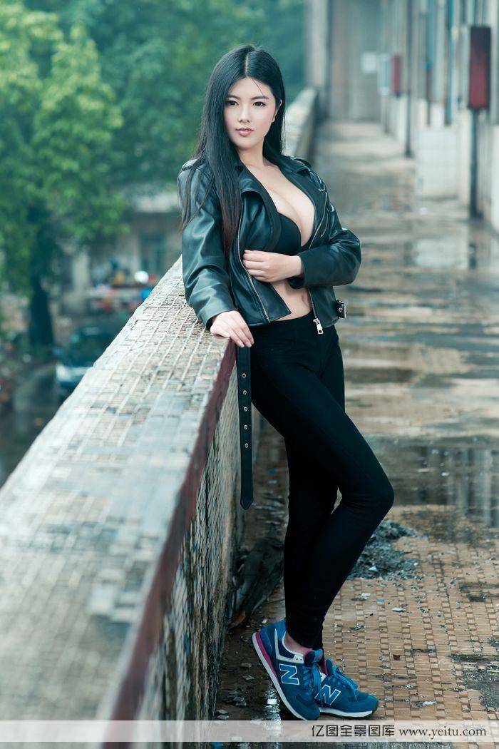 宅男女神娜露Selena童颜巨乳学校秀拍-5