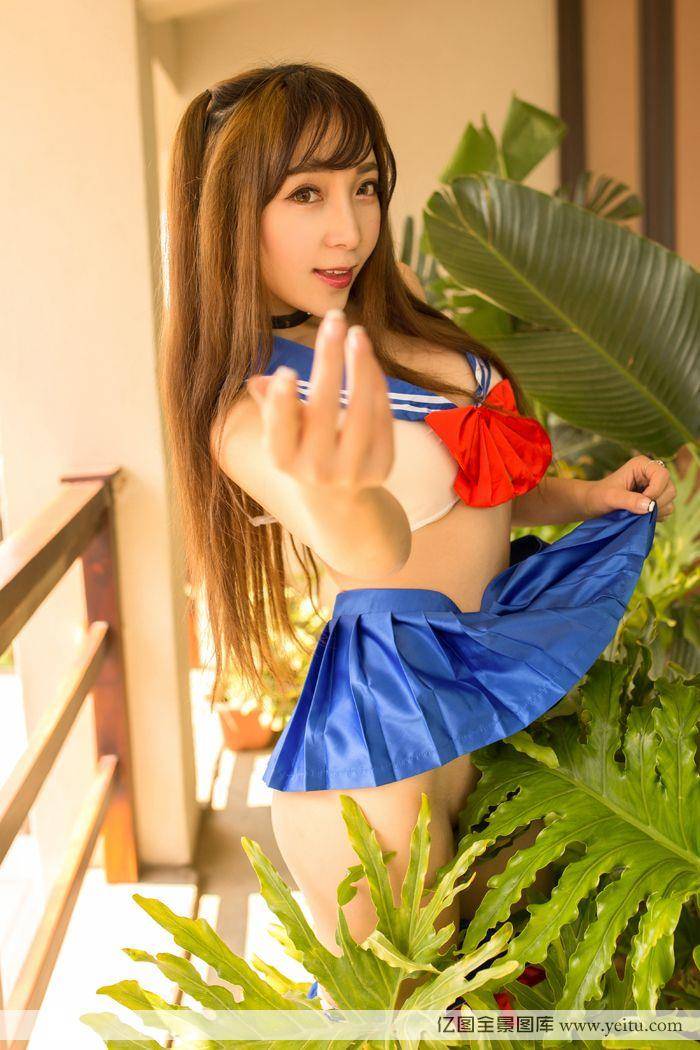 极品美女黄歆苑美乳学生装制服诱惑-15