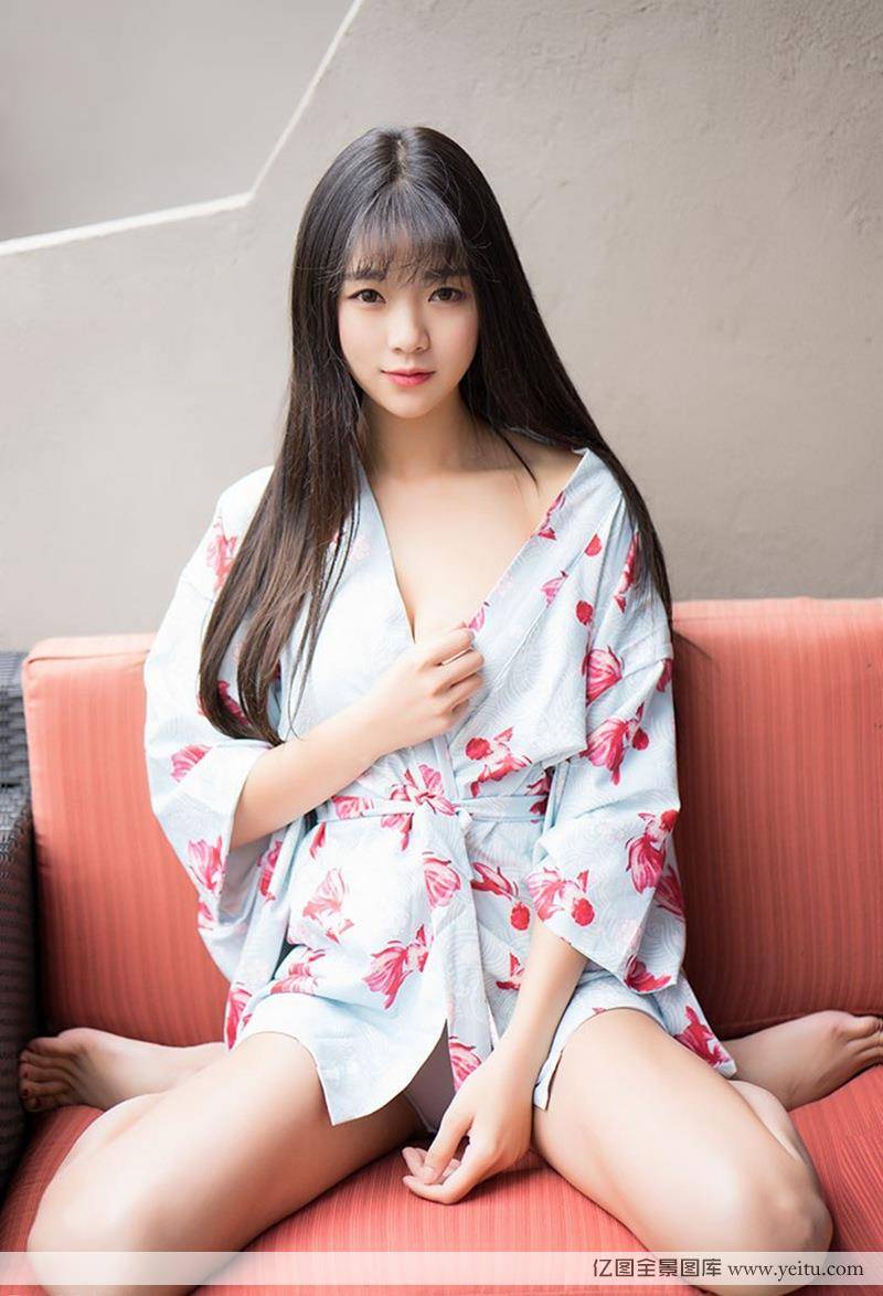 甜美柔弱萌妹子可乐Vicky性感和服写真