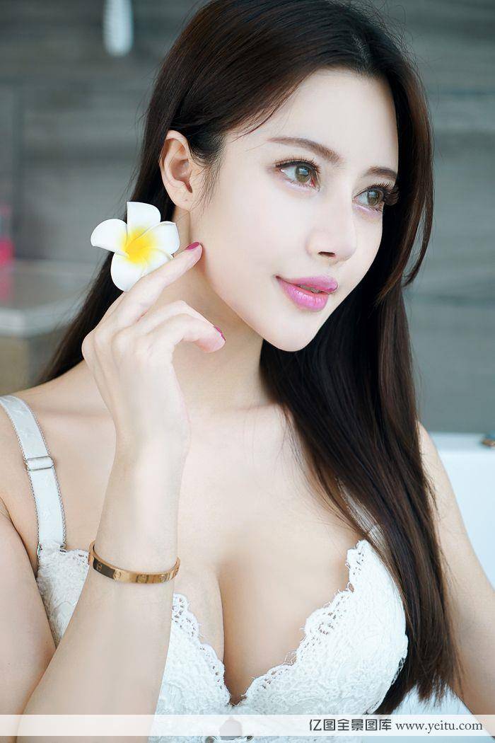 长发美女雪瑞白色比基尼若隐若现-10