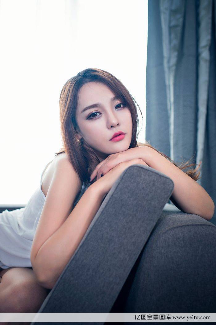 新晋美女模特珍妮美胸翘臀大胆私房写真