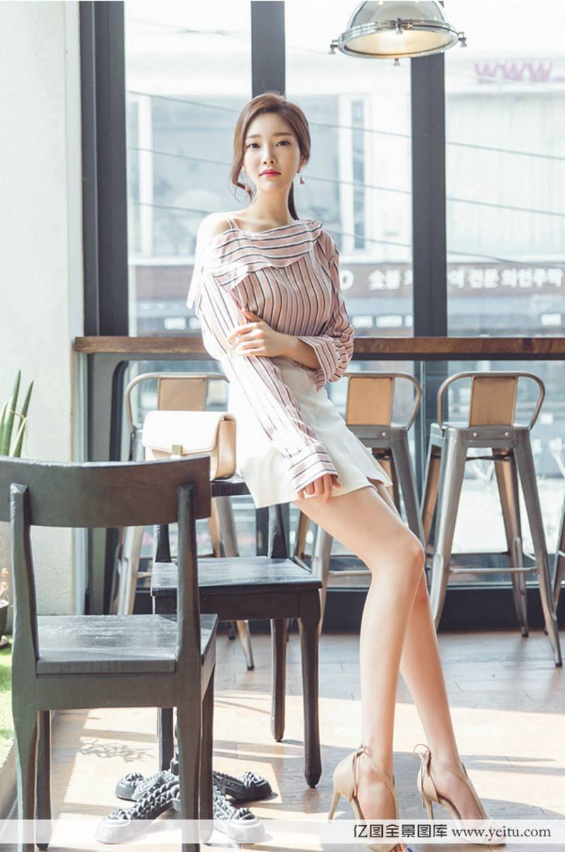 美女模特娇俏迷人知性高贵魅力写真-3