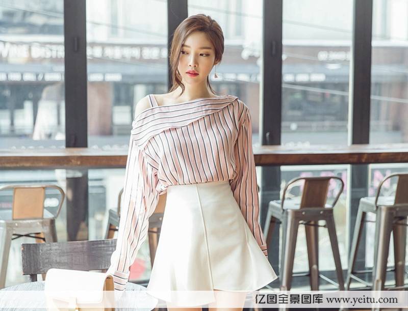 美女模特娇俏迷人知性高贵魅力写真-8