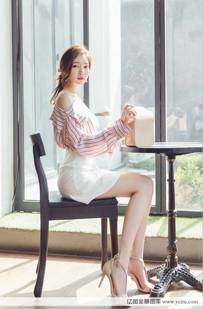 美女模特娇俏迷人知性高贵魅力写真-4