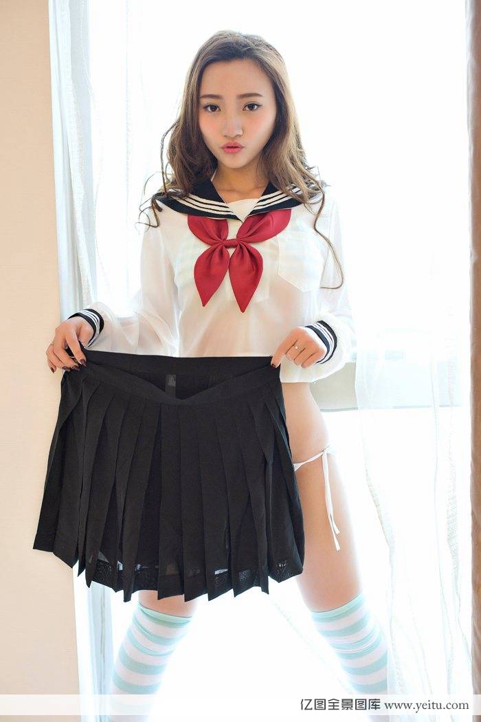 美女模特翟奥奥前凸后翘制服写真性感套图-24