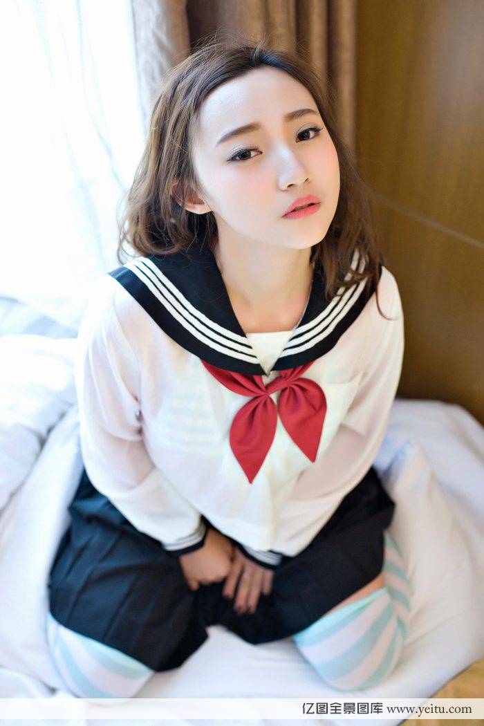 美女模特翟奥奥前凸后翘制服写真性感套图-39